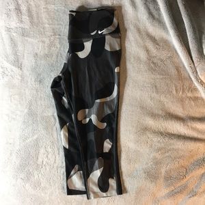 NIKE CAMO LEGGING